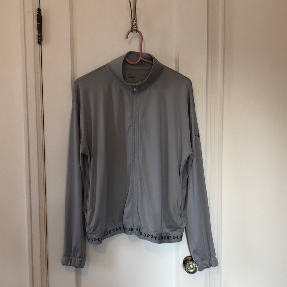 Lightweight zip up